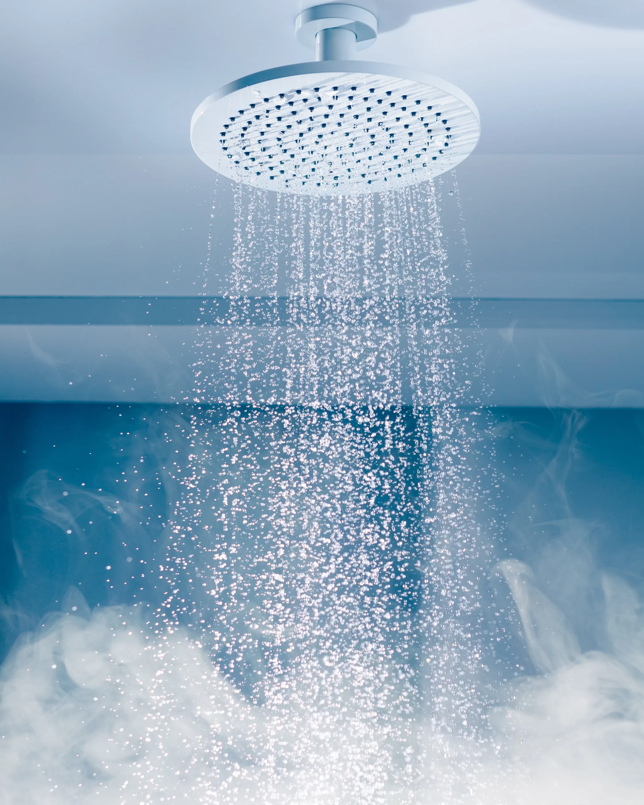 AdobeStock_398378341_resultat Kvinna städar bänk i Stockholm
